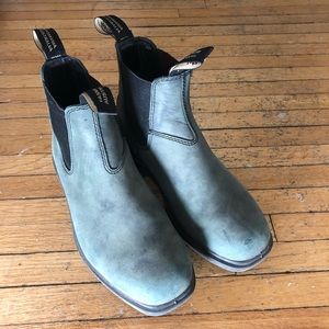 Distressed blundstones